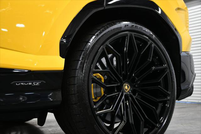 Used 2025 Lamborghini Urus SE AWD/4WD image 4