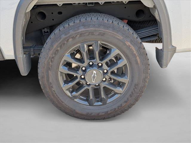 Used 2025 Chevrolet Silverado 2500 Custom w/ Custom Value Package AWD/4WD image 13