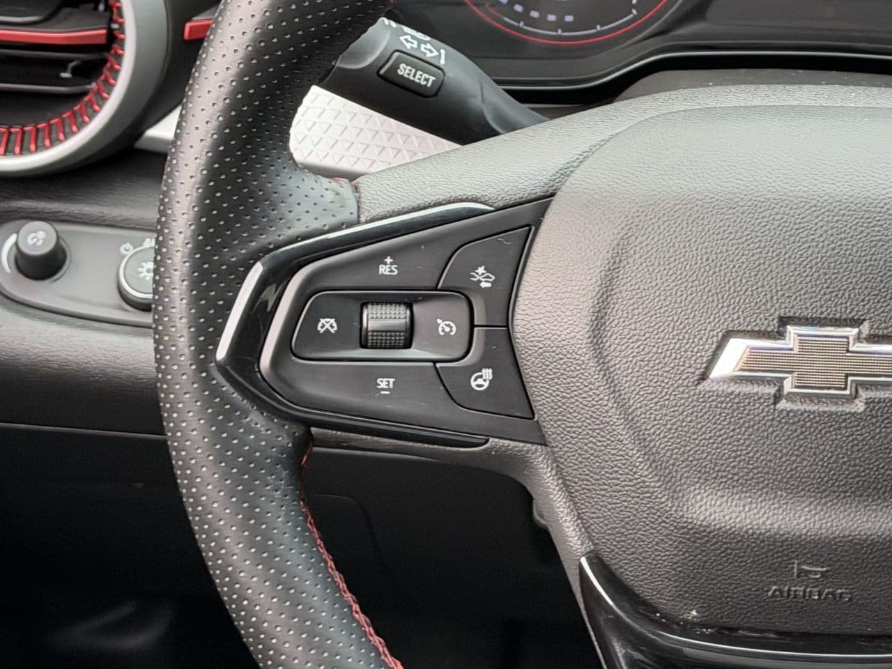 Used 2024 Chevrolet Trax RS w/ Driver Confidence Package FWD image 32