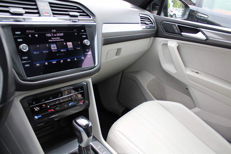 Used 2022 Volkswagen Tiguan SE R-Line image 17