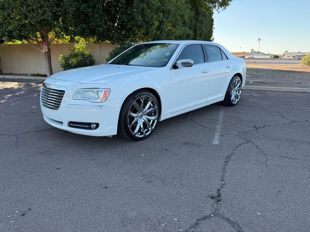 Used 2013 Chrysler 300 C image 4