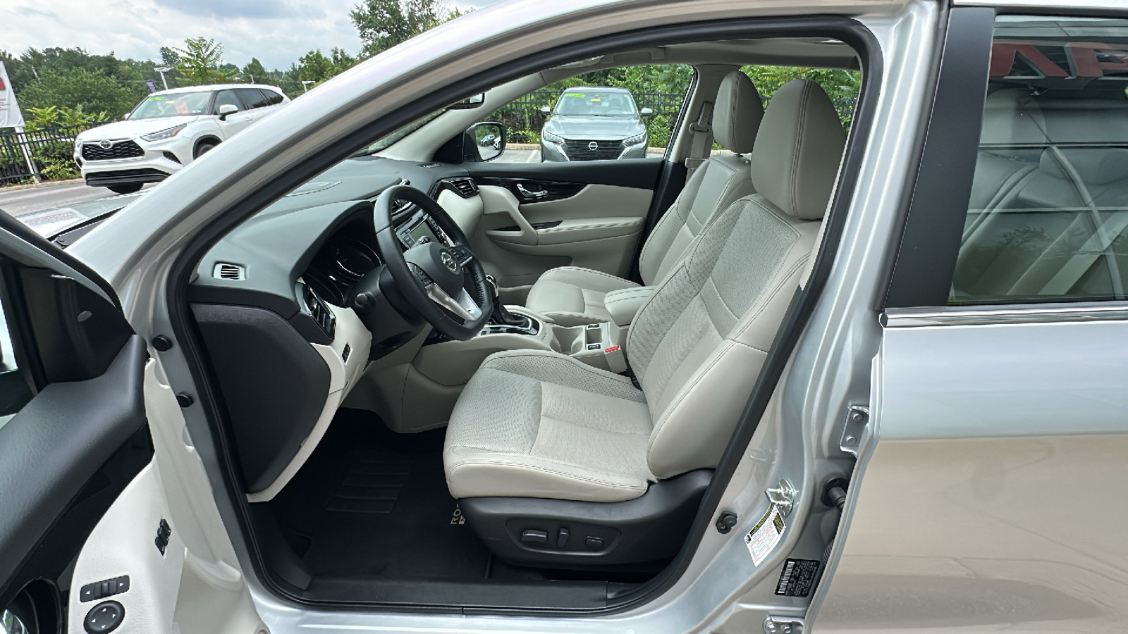 Used 2021 Nissan Rogue Sport SL w/ Premium Package AWD/4WD image 13