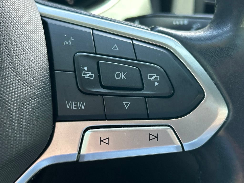 Used 2020 Volkswagen Atlas Cross Sport SE w/ Panoramic Sunroof Package FWD image 29