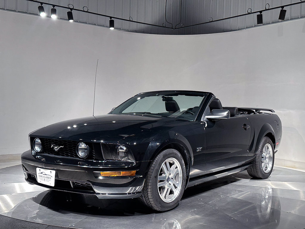 Used 2005 Ford Mustang GT RWD image 2