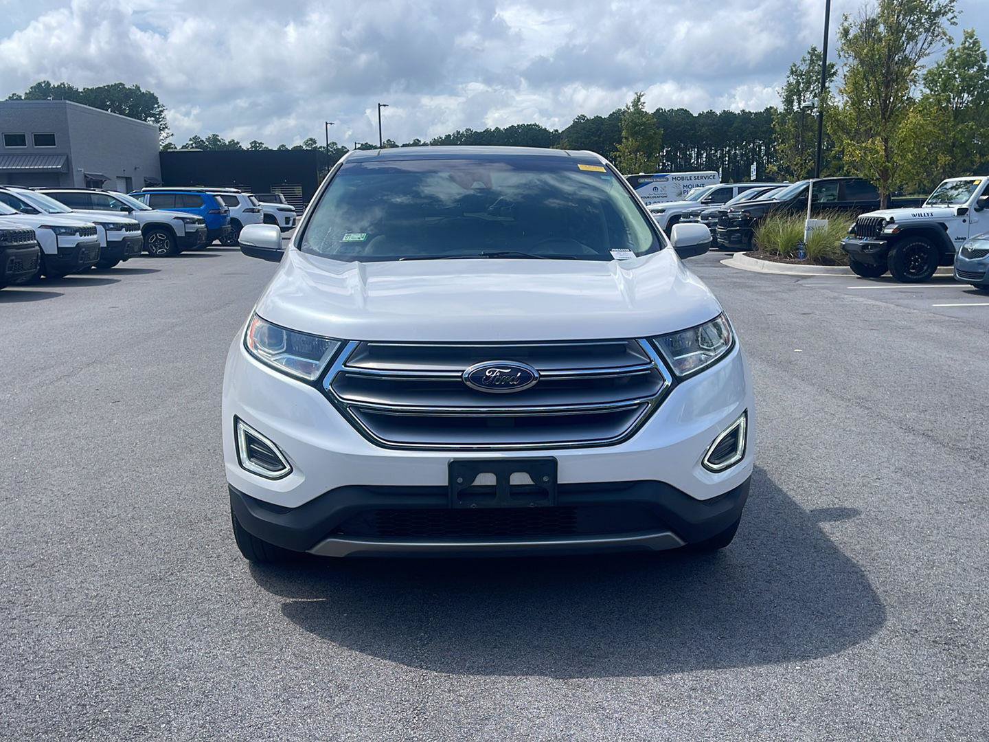 Used 2018 Ford Edge SEL w/ Equipment Group 201A AWD/4WD image 2