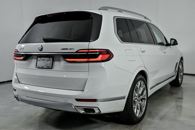 Used 2023 BMW X7 xDrive40i AWD/4WD image 11