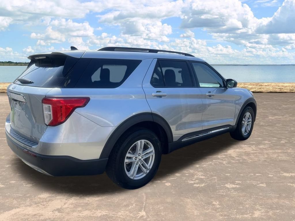 Certified 2024 Ford Explorer XLT w/ Equipment Group 202A RWD image 2