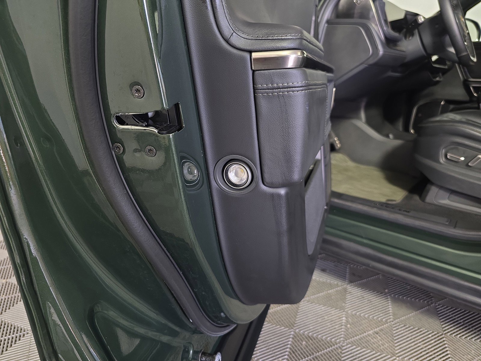 Used 2023 Rivian R1S Adventure image 29