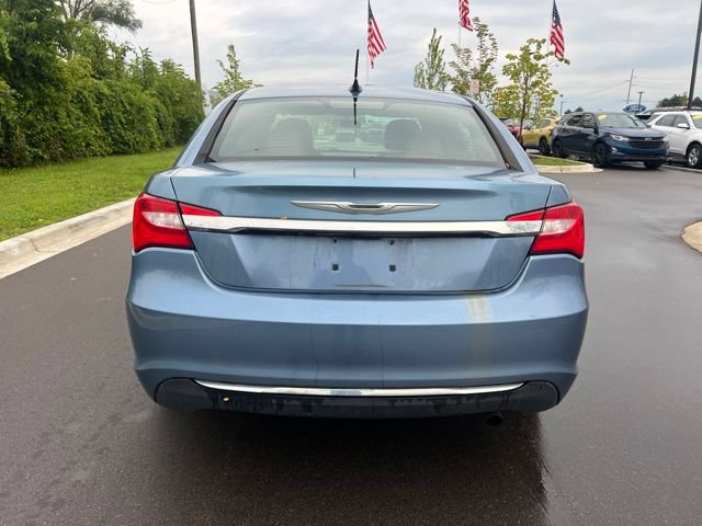 Used 2011 Chrysler 200 Touring FWD image 6