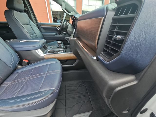 Used 2022 Chevrolet Silverado 1500 High Country w/ Technology Package AWD/4WD image 32