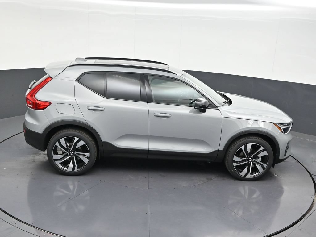 New 2026 Volvo XC40 B5 Plus AWD/4WD image 18
