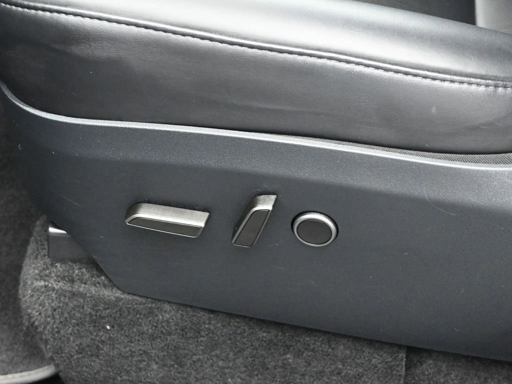 Used 2024 Tesla Model Y Long Range image 8