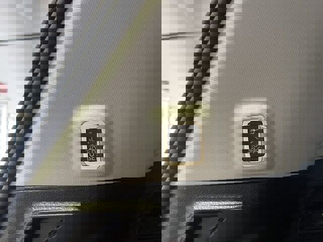 Used 2023 Jeep Grand Cherokee 4WD 4xe w/ Luxury Tech Group II image 18