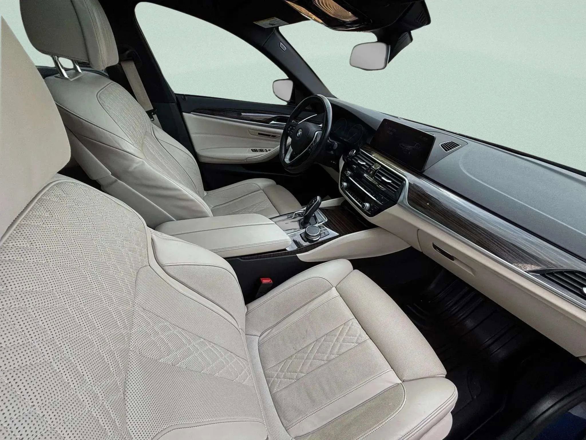 Used 2019 BMW 540i w/ Premium Package image 10