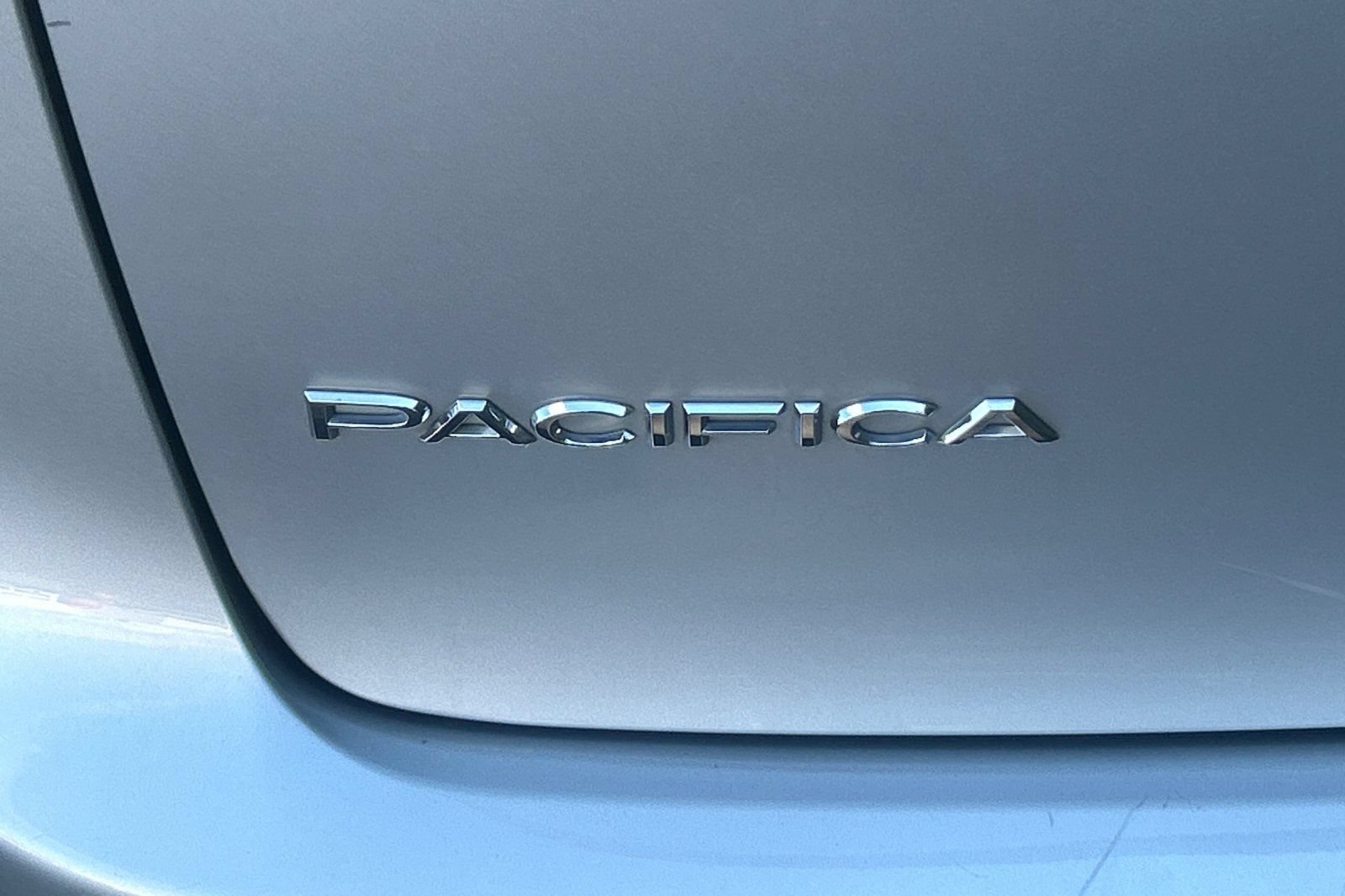 Used 2024 Chrysler Pacifica Touring-L FWD image 27