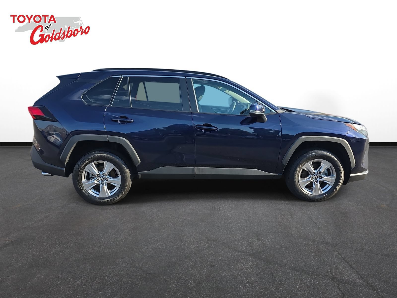 Used 2022 Toyota RAV4 XLE FWD image 4