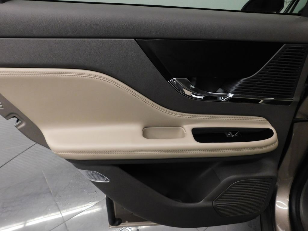 Used 2021 Lincoln Corsair Standard w/ Equipment Group 101A image 20