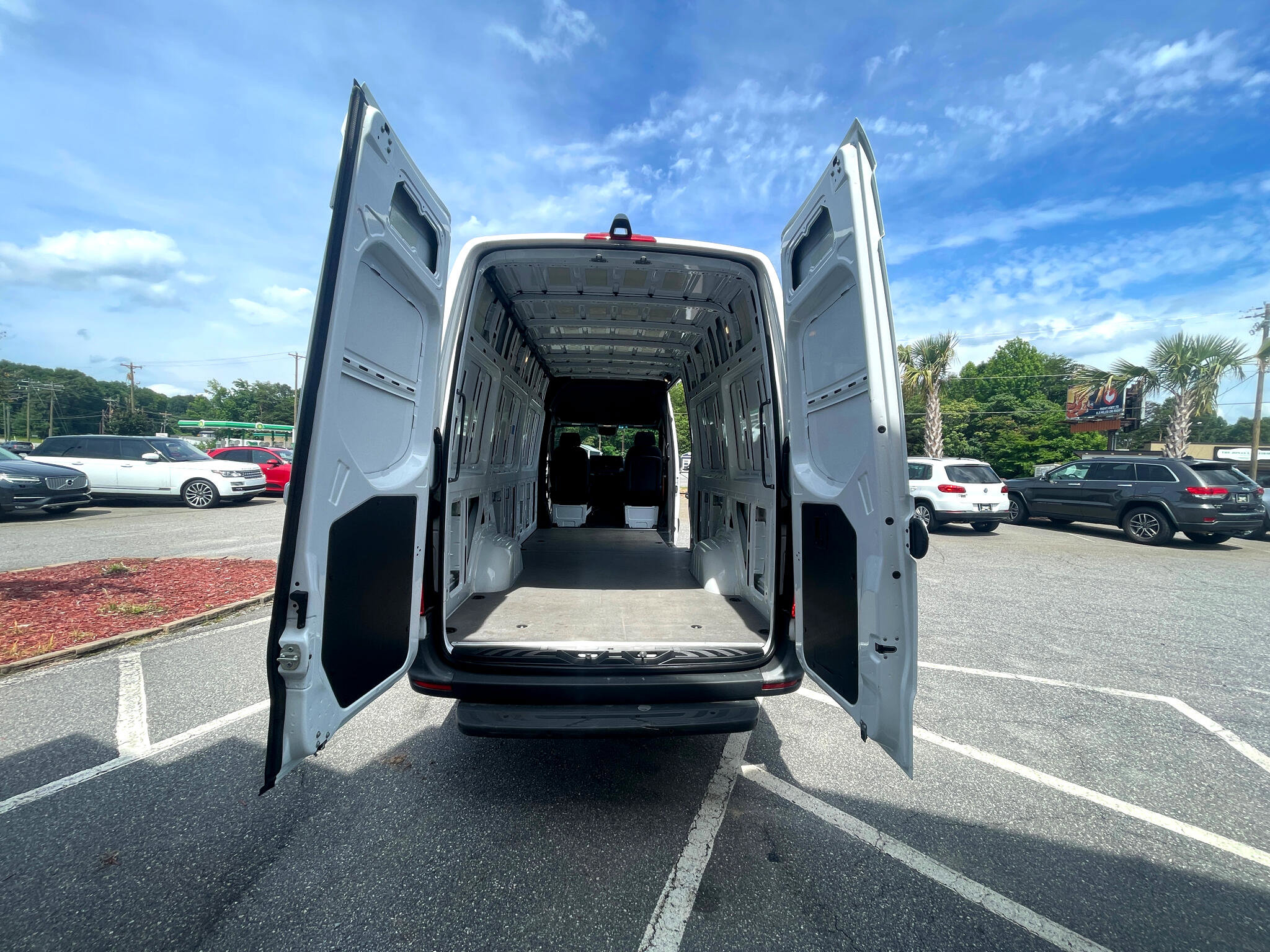 Used 2023 Mercedes-Benz Sprinter 2500 image 27