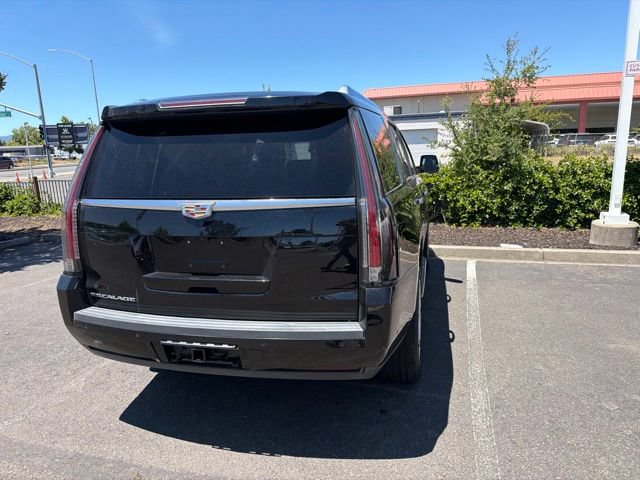 Used 2018 Cadillac Escalade Luxury RWD image 12
