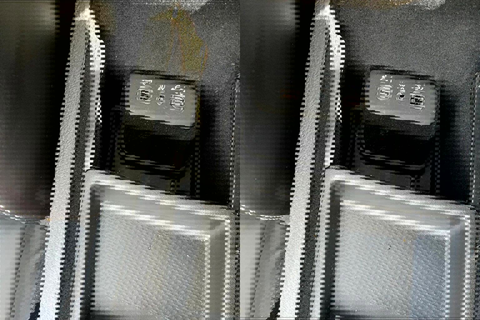 Used 2022 Chrysler 300 S image 35