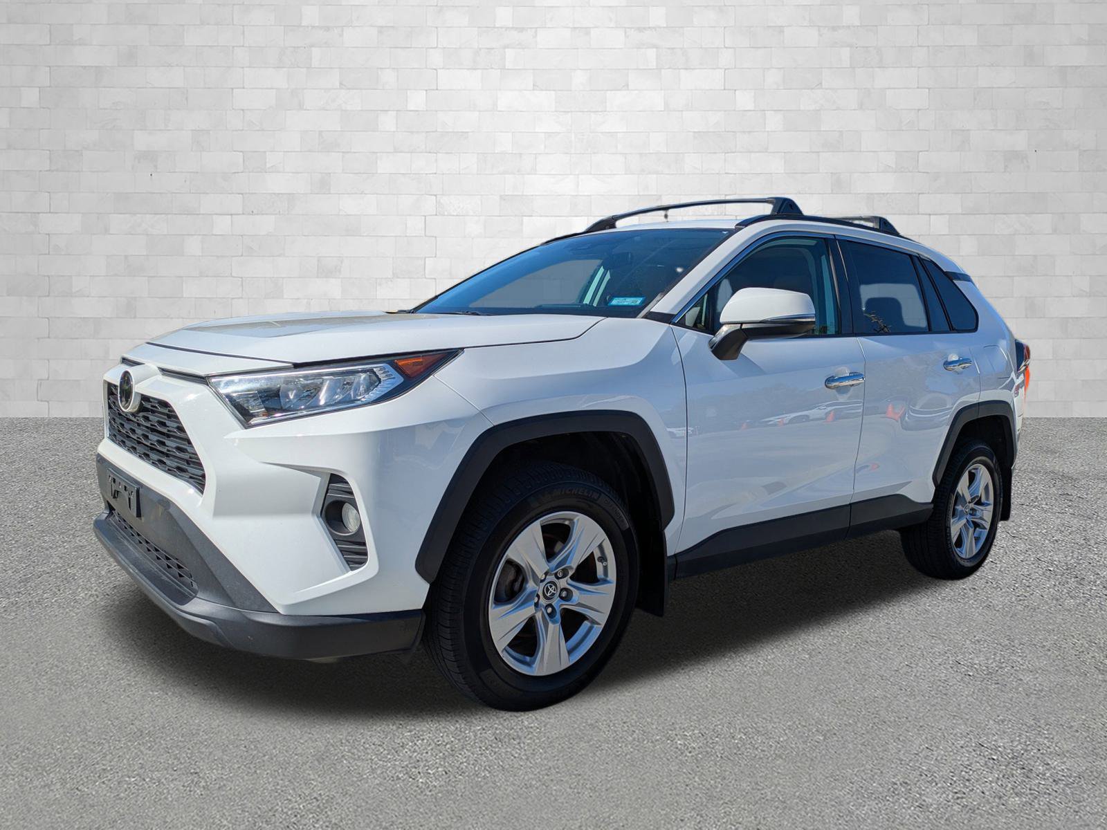 Used 2019 Toyota RAV4 XLE w/ Convenience Package image 5