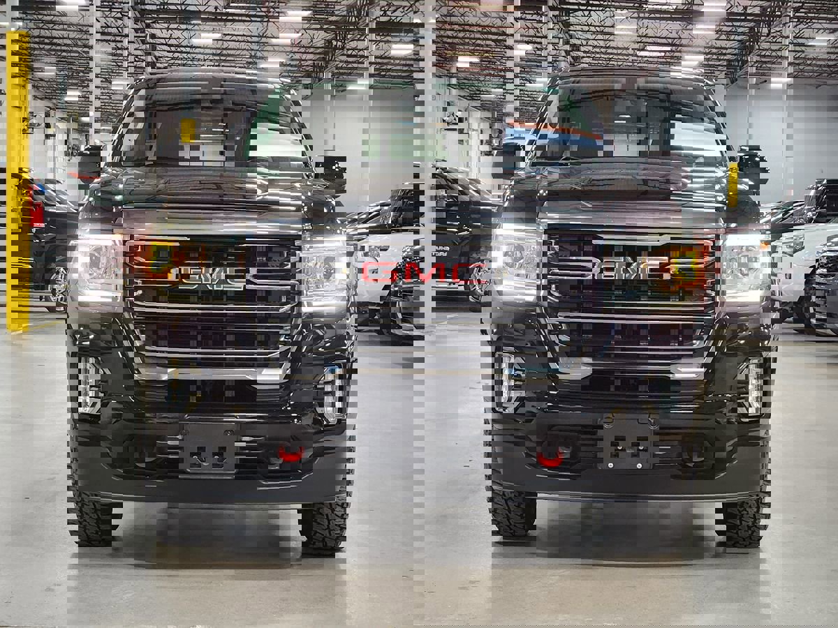 Used 2022 GMC Canyon AT4 image 2
