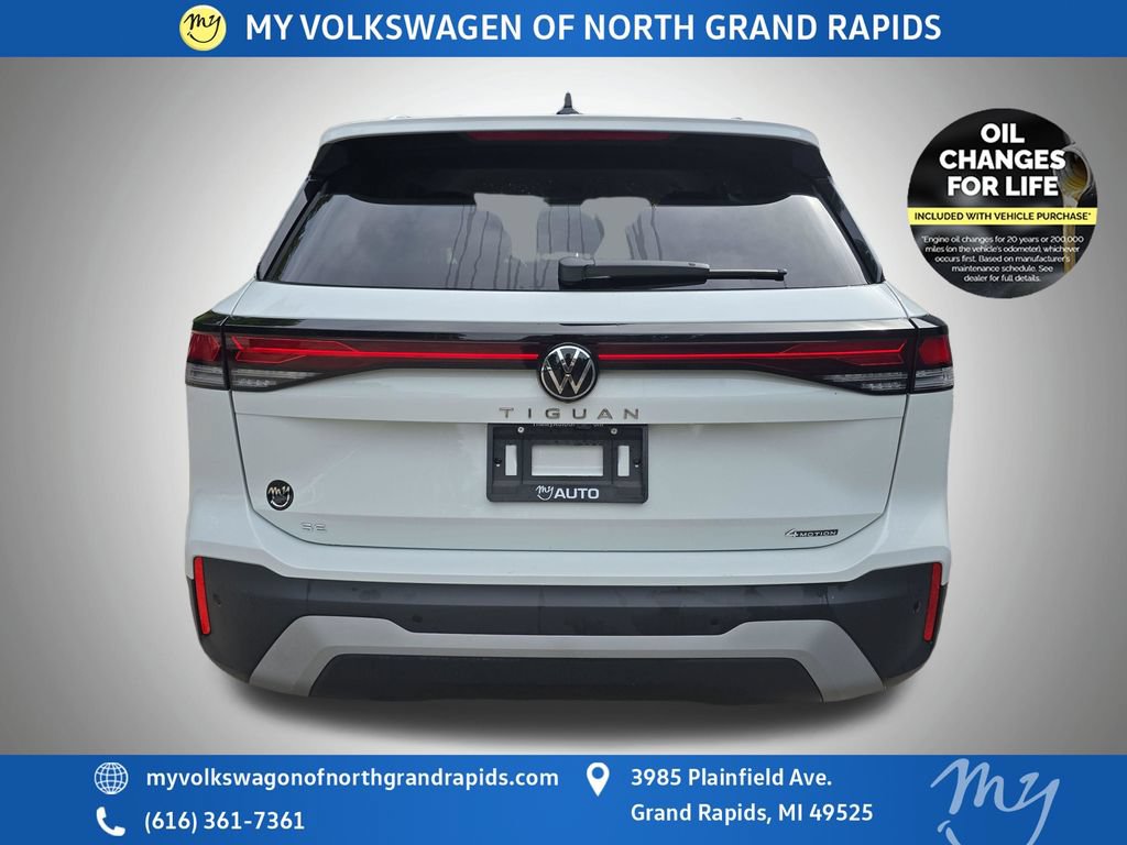 Used 2025 Volkswagen Tiguan SE AWD/4WD image 7