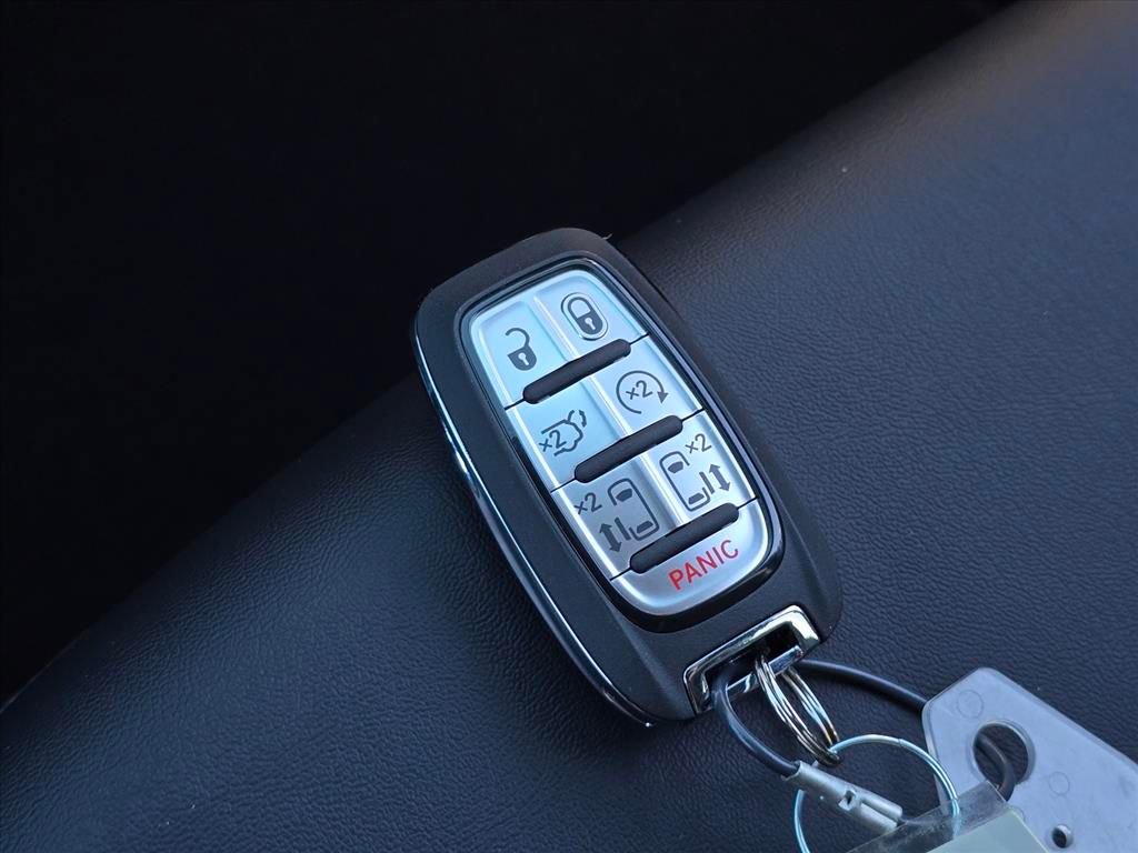 New 2026 Chrysler Pacifica Select w/ S Appearance Package FWD image 13