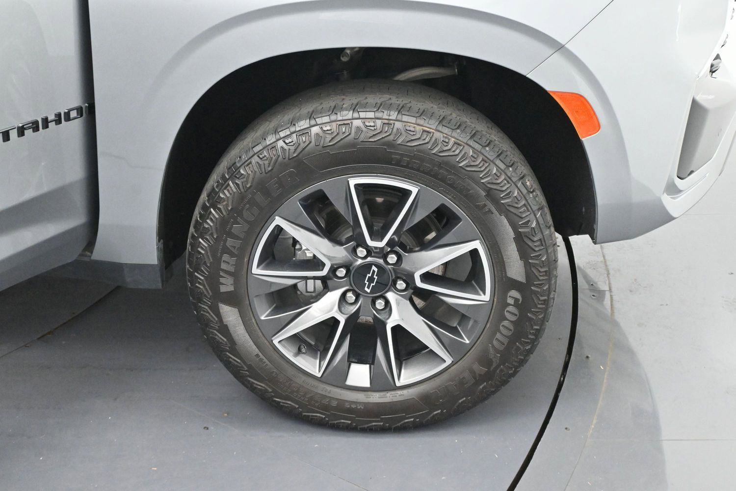 Used 2024 Chevrolet Tahoe Z71 w/ Luxury Package AWD/4WD image 38