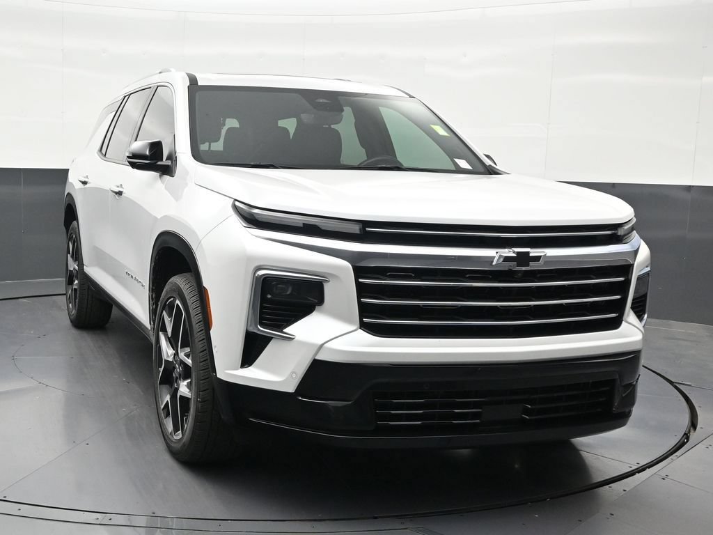 Used 2025 Chevrolet Traverse High Country FWD image 8