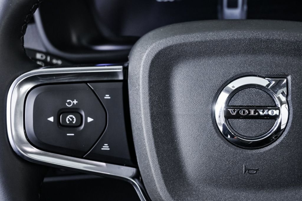 Certified 2025 Volvo XC40 B5 Plus image 11