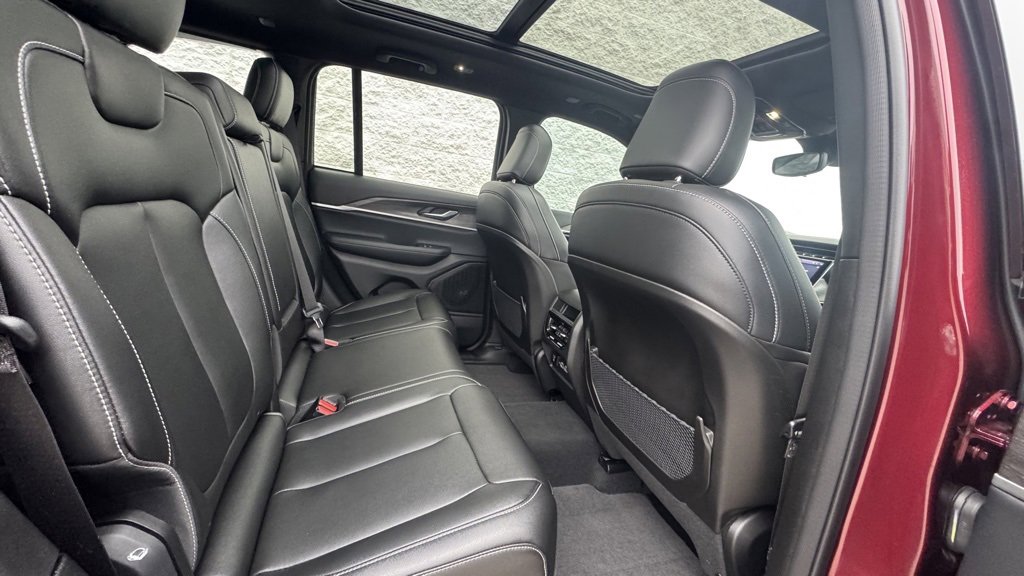 Used 2024 Jeep Grand Cherokee Limited image 11