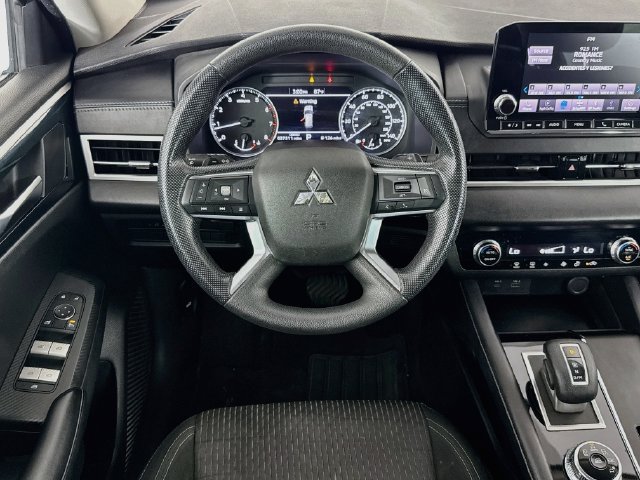 Used 2022 Mitsubishi Outlander ES FWD image 14