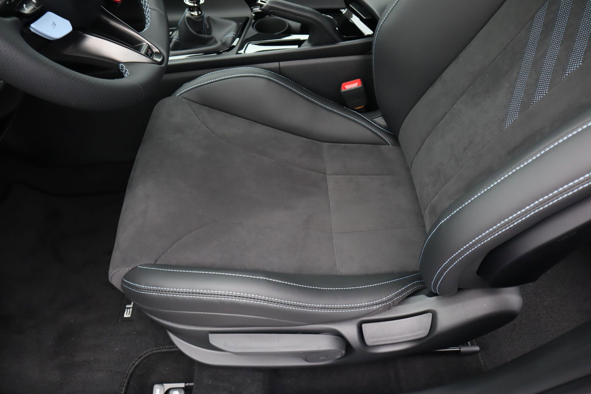 New 2025 Hyundai Elantra N Base image 18