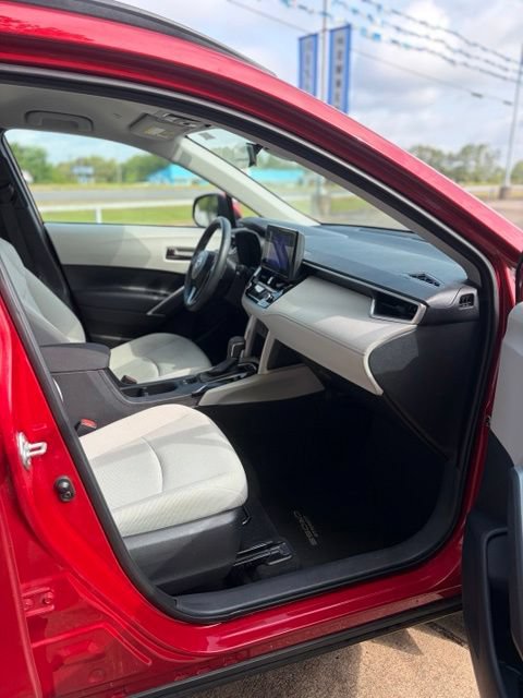 Used 2024 Toyota Corolla Cross LE FWD image 15