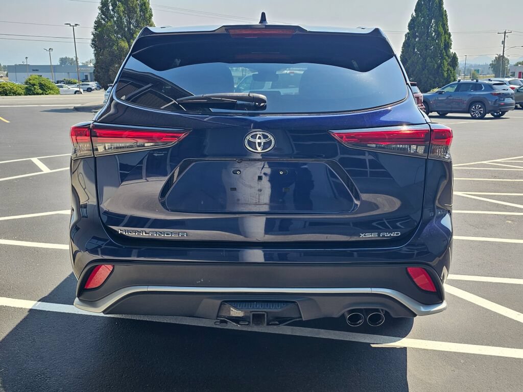 Used 2022 Toyota Highlander XSE AWD/4WD image 4