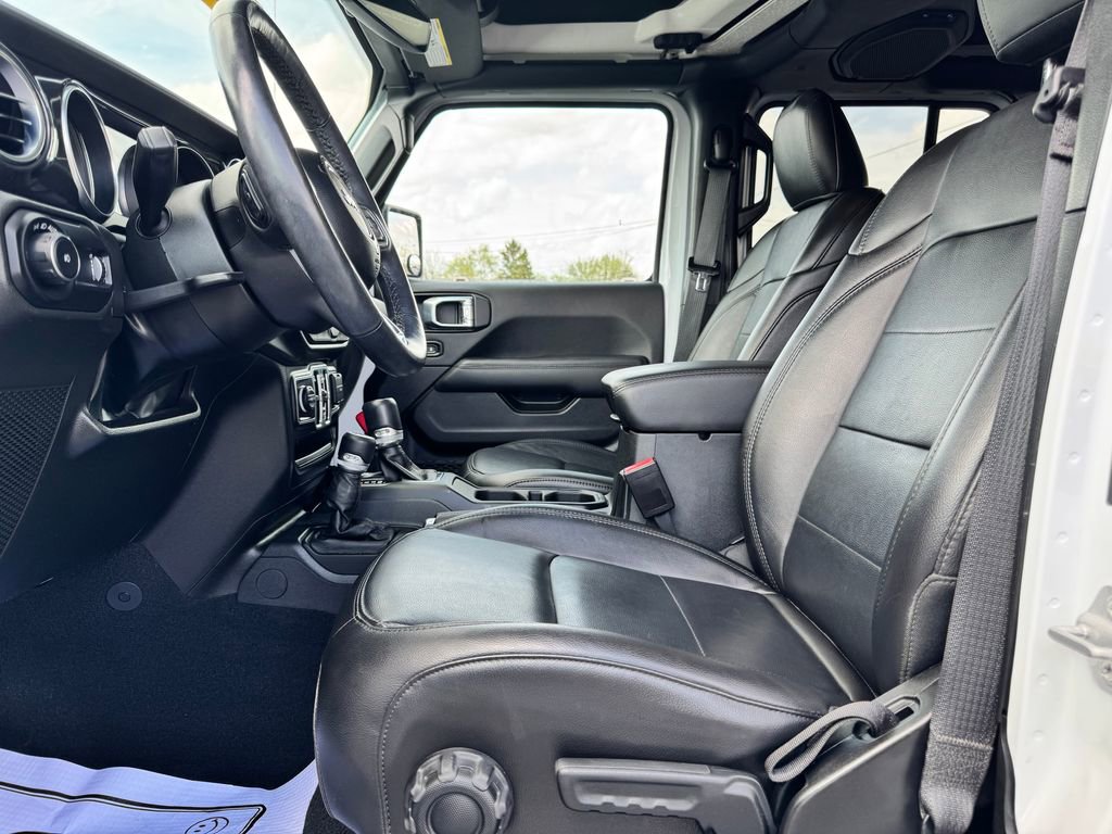 Used 2023 Jeep Wrangler Unlimited Sahara AWD/4WD image 17
