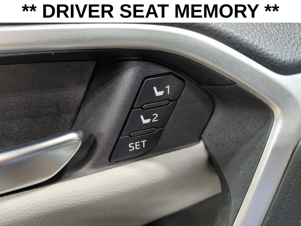 Used 2022 Toyota RAV4 Limited AWD/4WD image 10