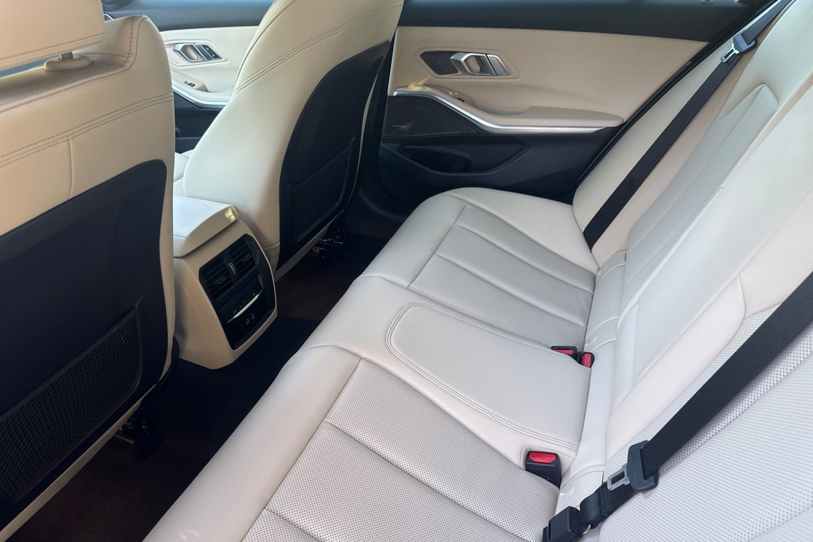 Used 2023 BMW 330e xDrive w/ M Sport Package AWD/4WD image 15