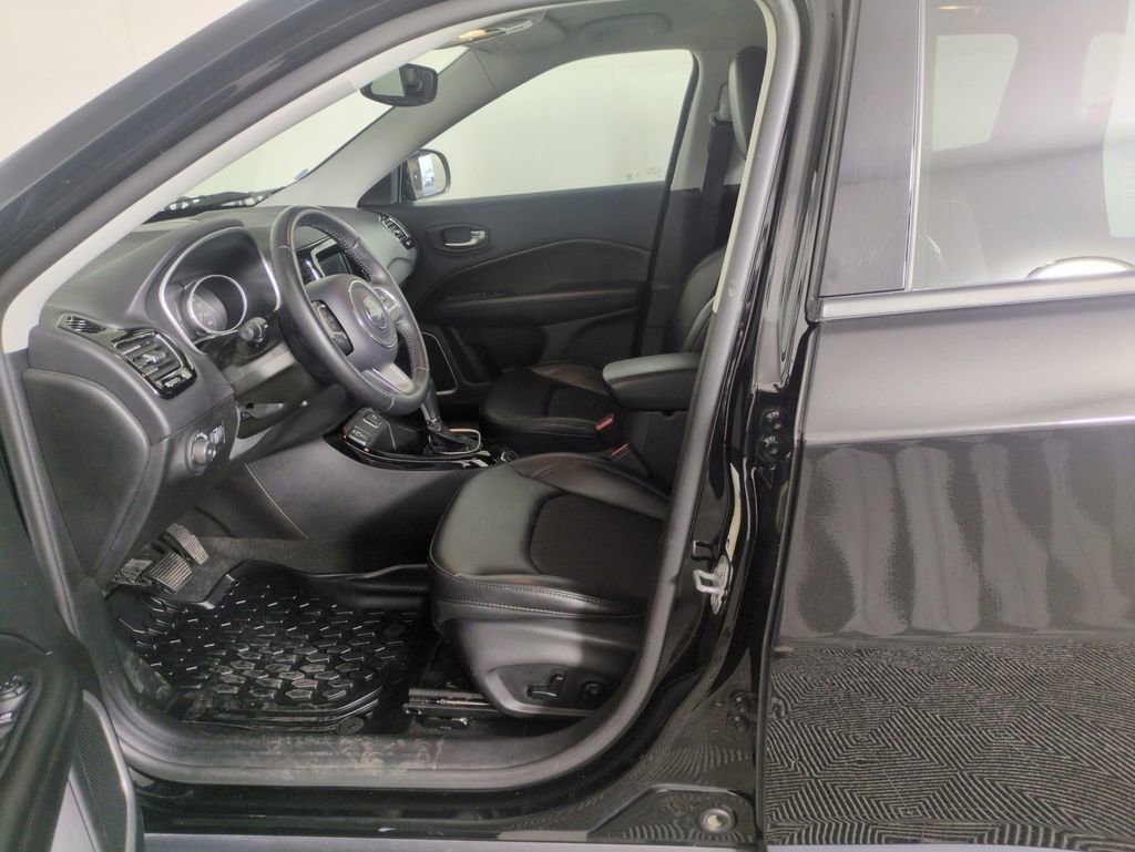 Used 2020 Jeep Compass Latitude image 11