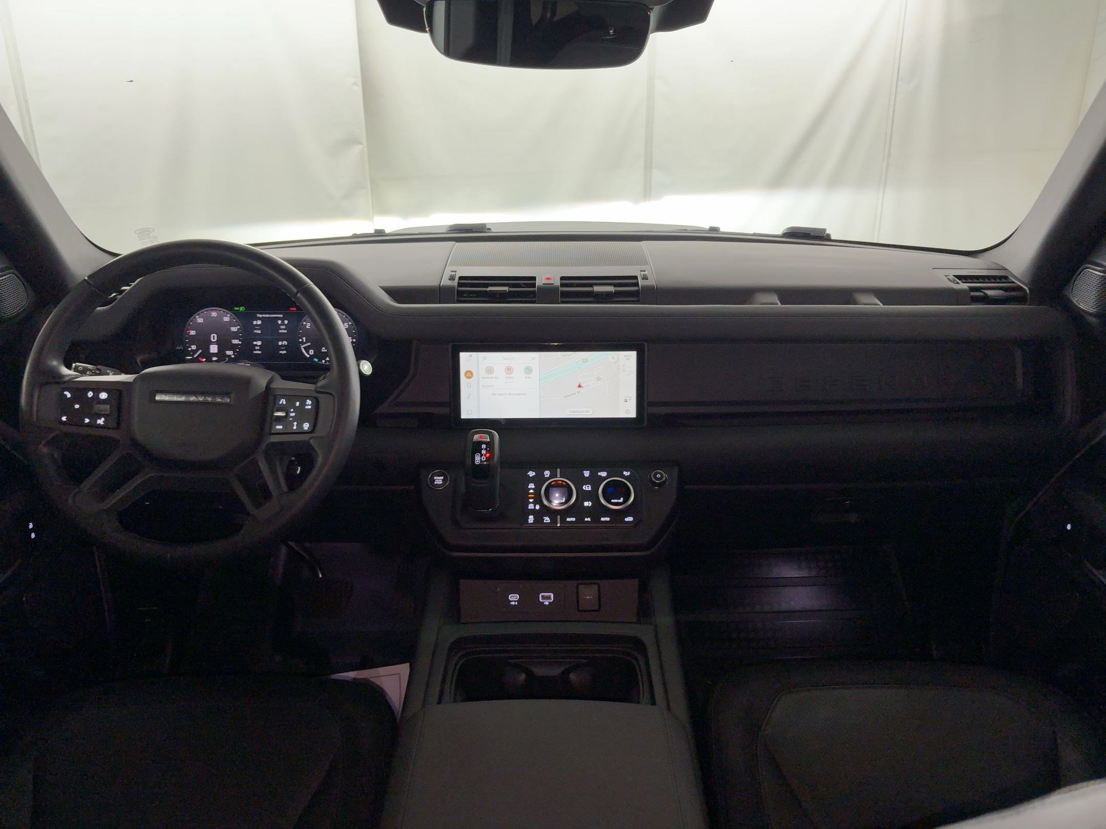 Used 2024 Land Rover Defender 110 X-Dynamic SE image 17