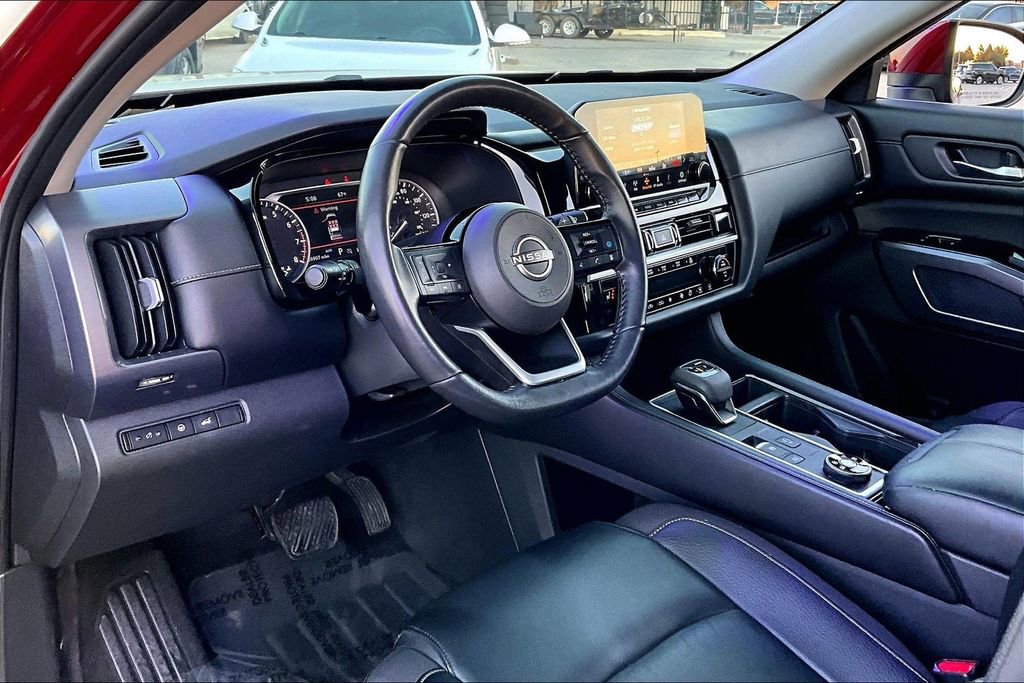 Used 2022 Nissan Pathfinder SL image 16