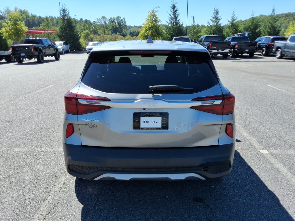 Used 2022 Kia Seltos LX AWD/4WD image 6