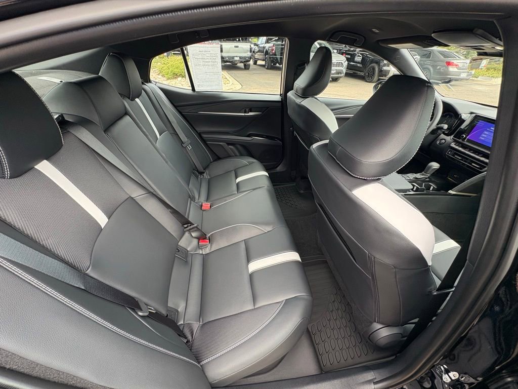 Used 2025 Toyota Camry SE image 31