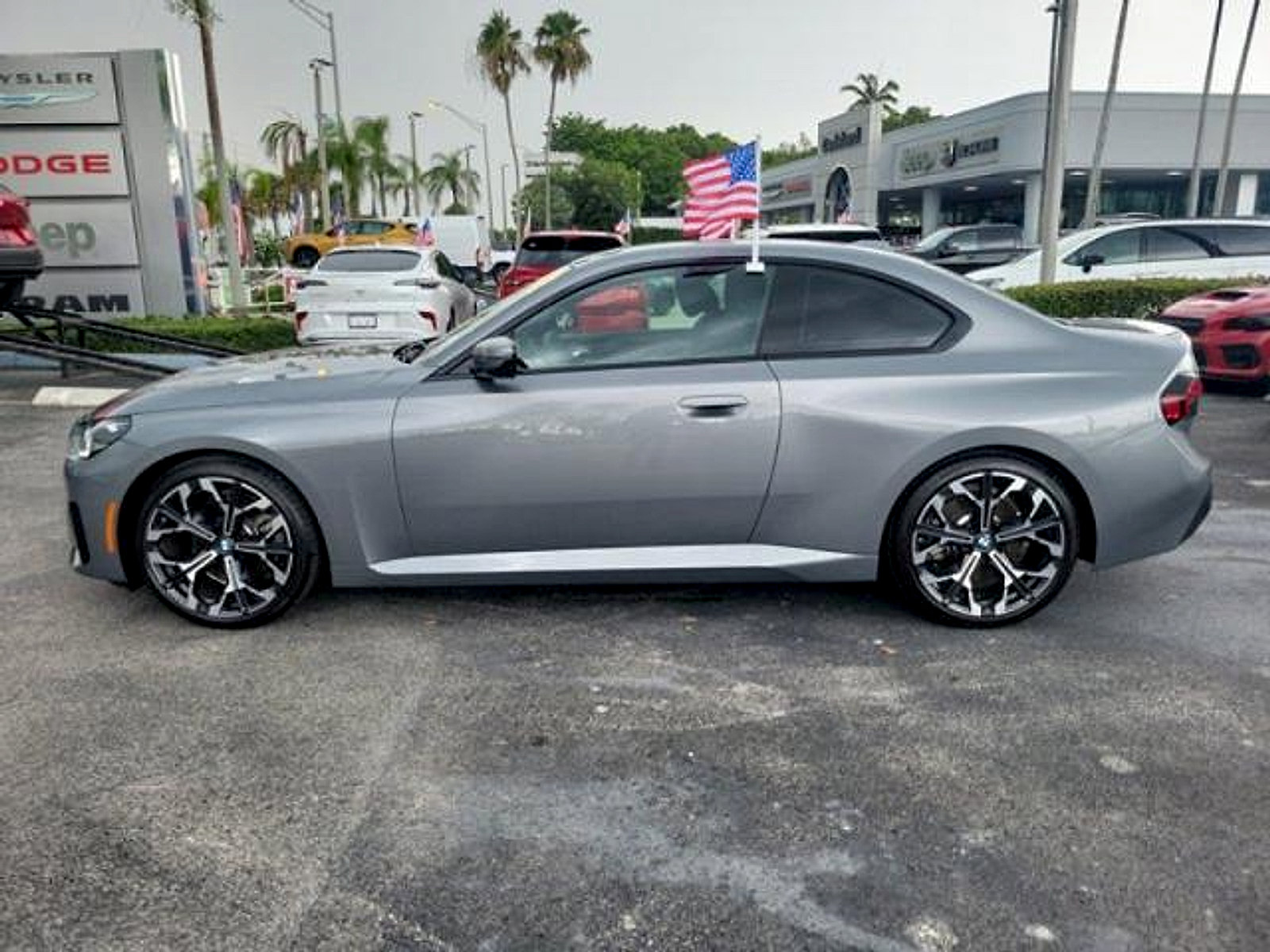 Used 2025 BMW 230i Coupe w/ M Sport Package RWD image 4