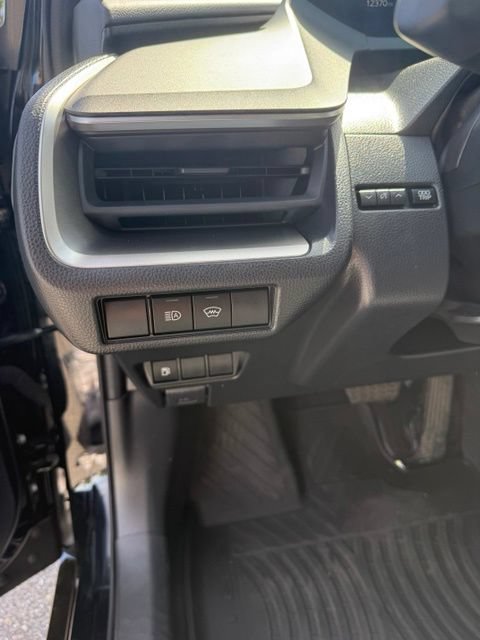 Certified 2023 Toyota Prius LE FWD image 15