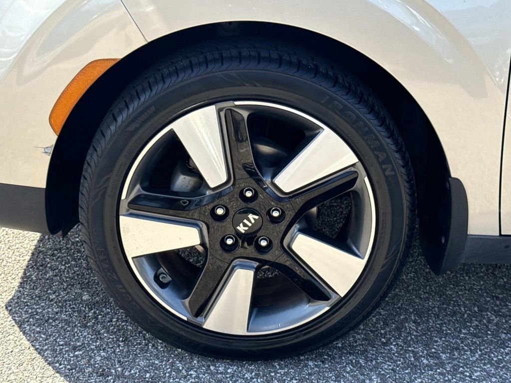Used 2020 Kia Soul EX image 11