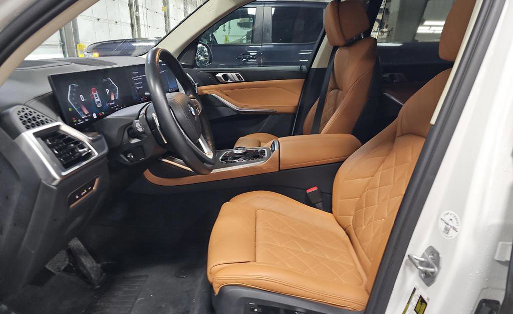 Used 2024 BMW X7 xDrive40i w/ Premium Package image 7