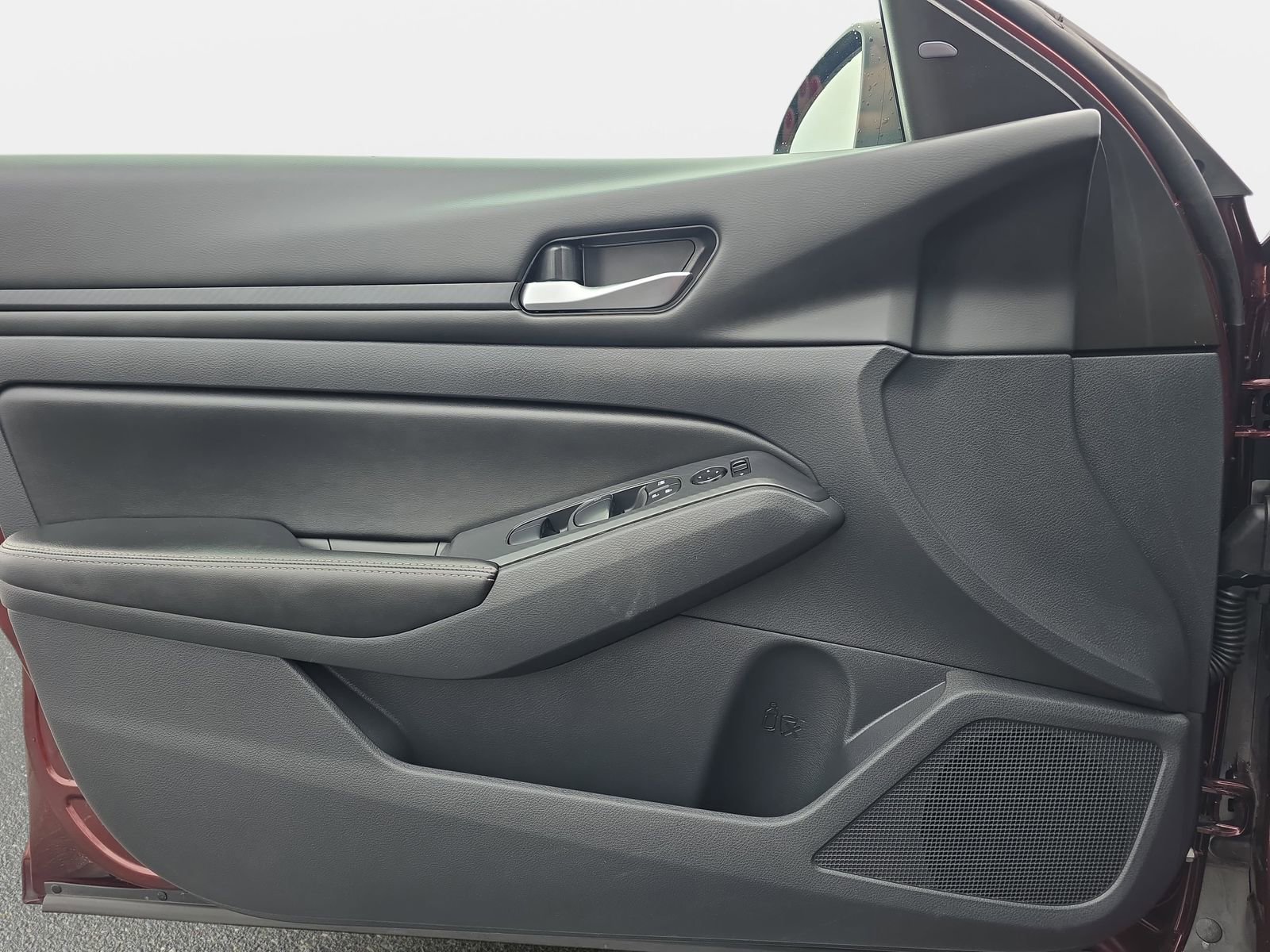 Used 2025 Nissan Altima 2.5 SV image 26