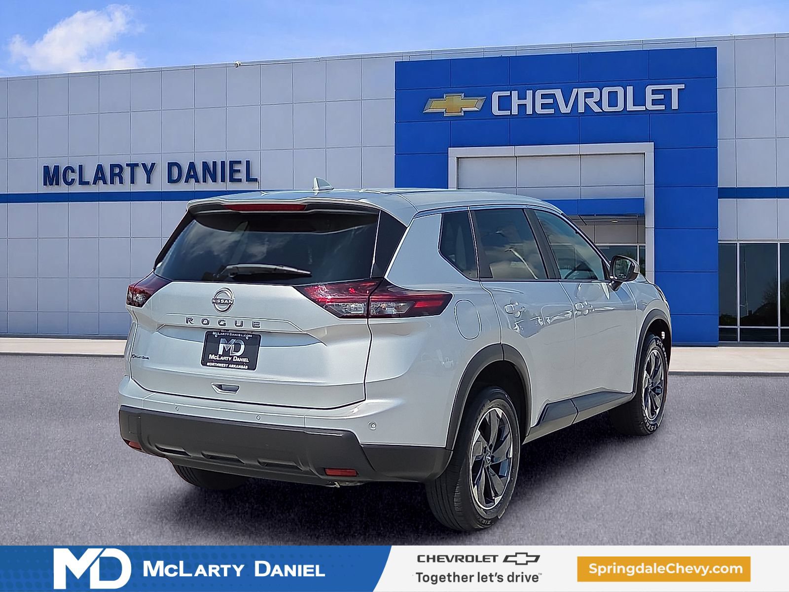 Used 2025 Nissan Rogue SV FWD image 5